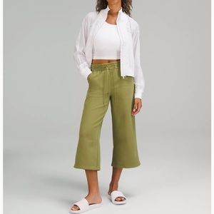 Lululemon loungeful HR wide leg crop pants